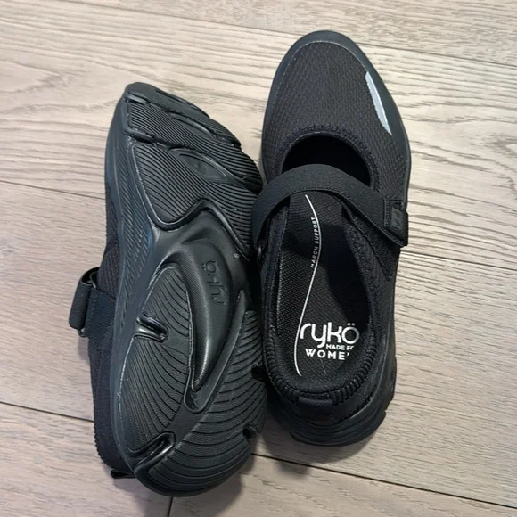 BNWOT ryka Mary Jane’s in black - Picture 3 of 4